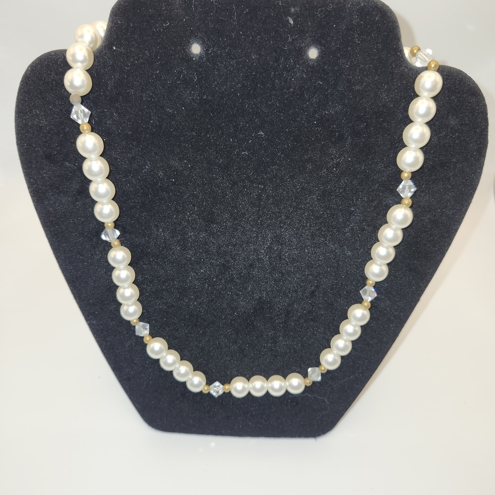 faux  Pearl and crystal Necklace